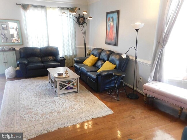 Building Photo - 337 Kirby St