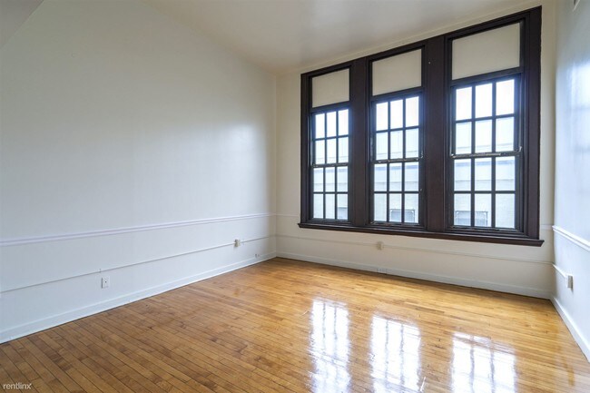 Building Photo - 2 br, 1 bath  - 718-26 N 17TH ST Unit 202