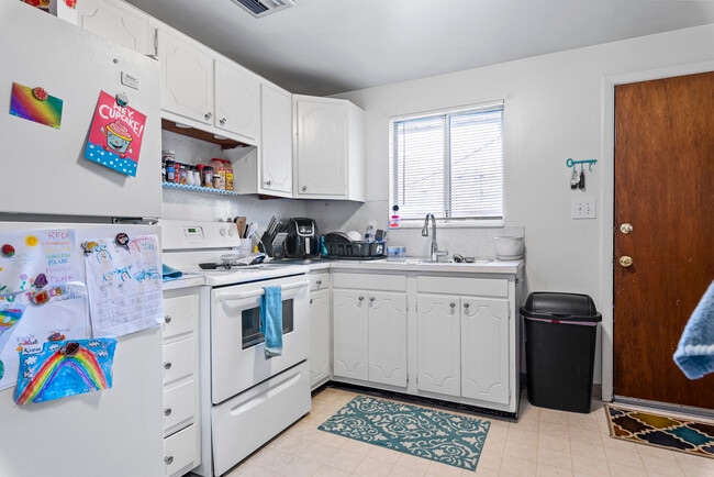 Building Photo - 1435 S 320 E