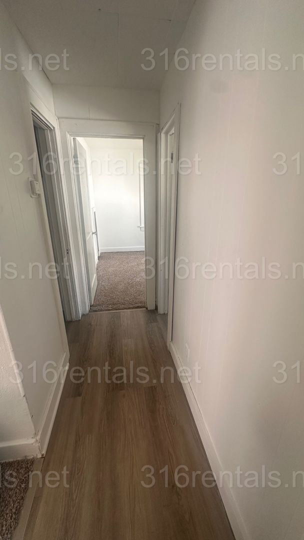 Building Photo - $850 - 2 bed 1 bath - Single Family Home