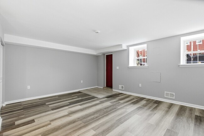 Building Photo - 906 N Fulton Ave