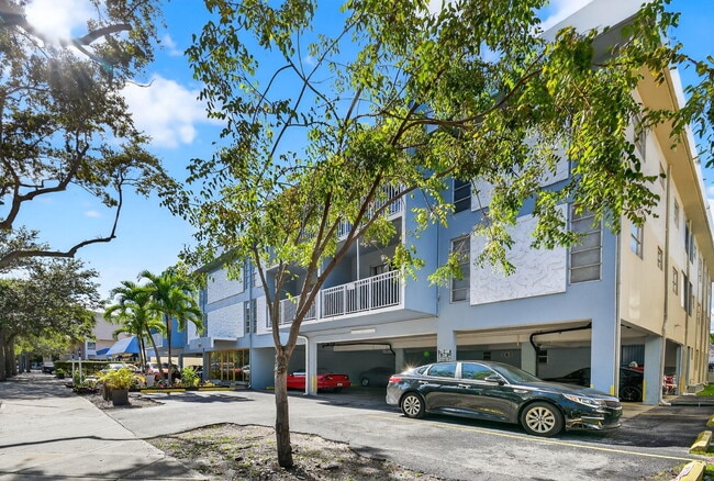 Building Photo - 1735 NE 164th St