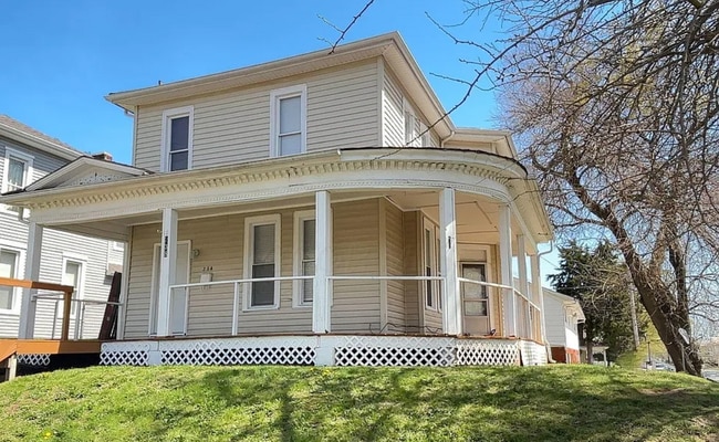 Building Photo - 238 S Maple St