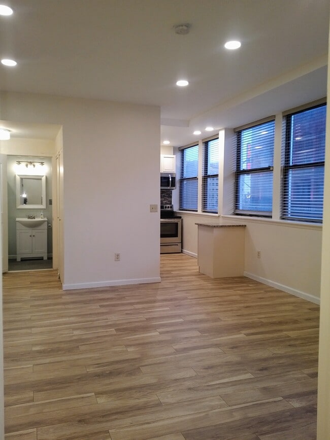 Living Room Kitchen Open Floor Plan - 111 Mulberry St
