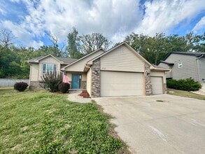 Building Photo - 4717 Plumthicket Dr