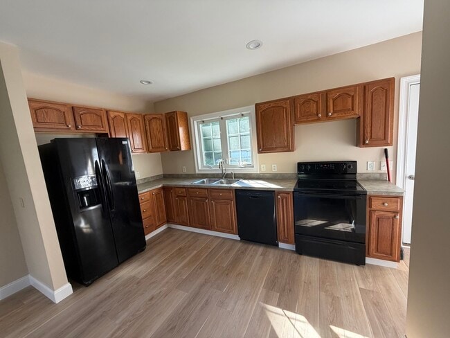 Building Photo - 33 Brunelle Dr
