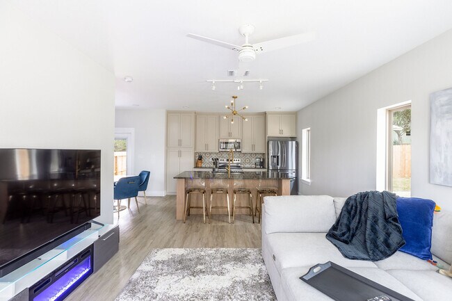 Foto del edificio - 1940 Green Hill Dr