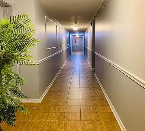 Foto del edificio - 555 Deepwoods Dr