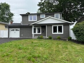 Building Photo - 214 Oak Neck Rd