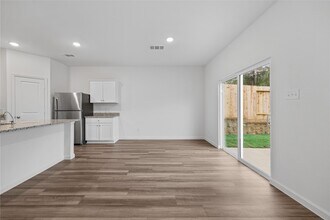 Building Photo - 612 Craven St