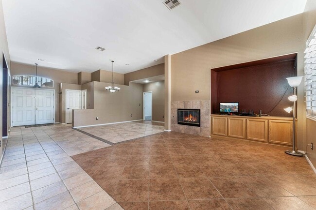 Building Photo - Spacious 4-Bedroom Home with Upgraded Feat...