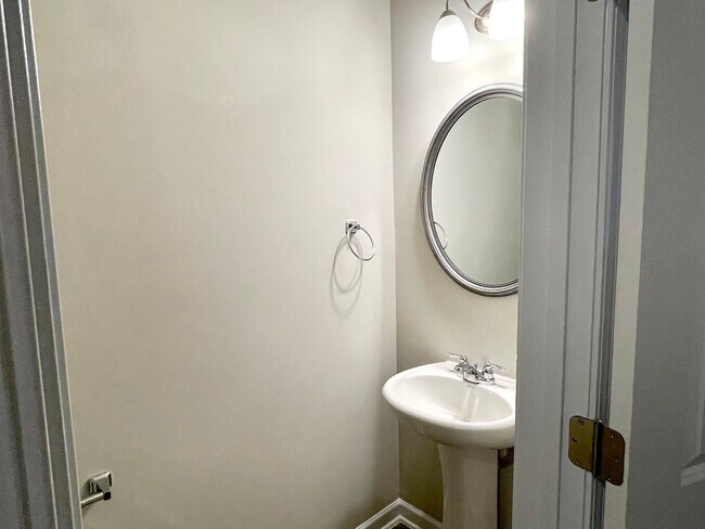 Foto del edificio - 5063 Lower Elm St