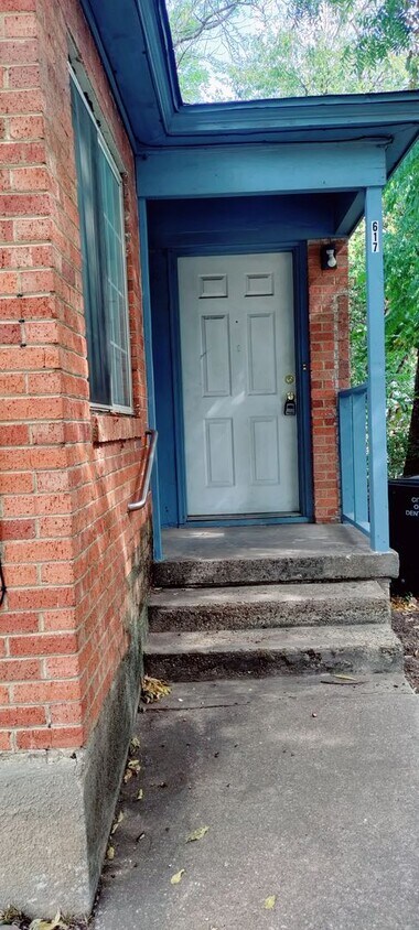615-617 Roberts St - 615-617 Roberts St