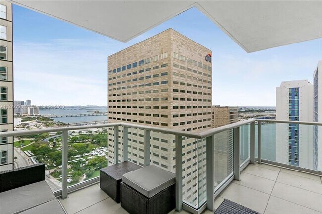 Foto del edificio - 300 S Biscayne Blvd