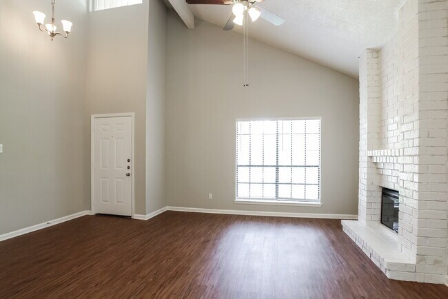 Building Photo - 18711 Droitwich Dr
