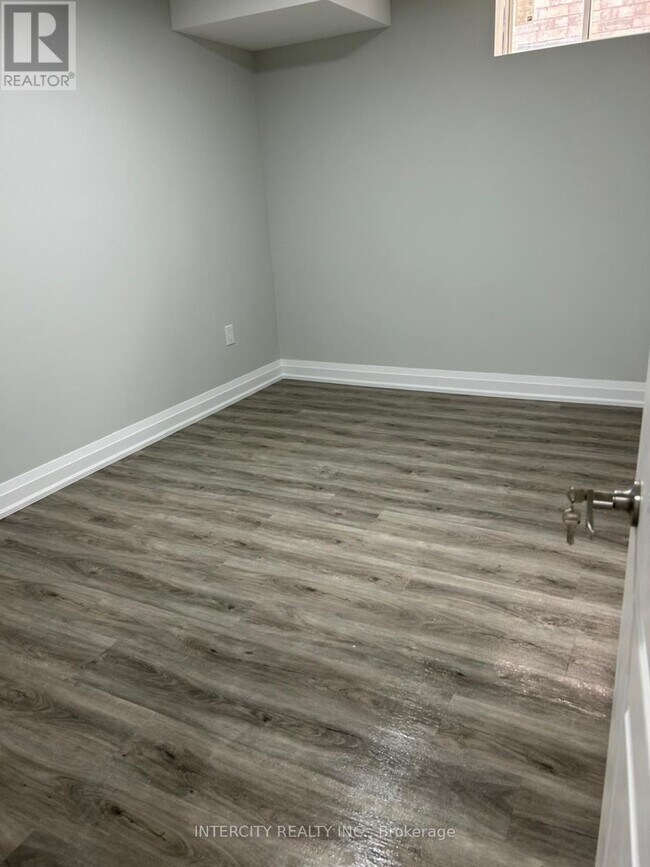 Building Photo - 299 Fleetwood Dr