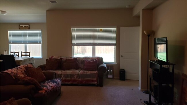 Building Photo - 804 Red Tails Dr