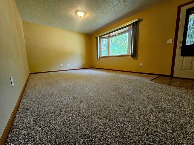 Building Photo - 3 Bedroom House built in 2003 Located in a...