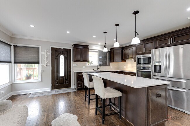 Foto del edificio - 1402 Deerfield Rd