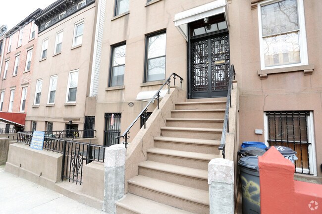 Foto del edificio - 328 Degraw St