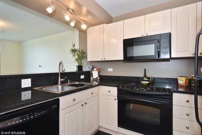 Foto del edificio - 1640 Maple Ave