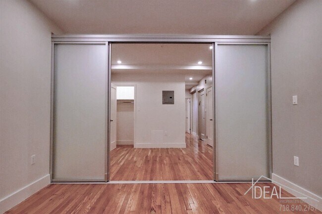 Foto del edificio - 18 Waverly Pl