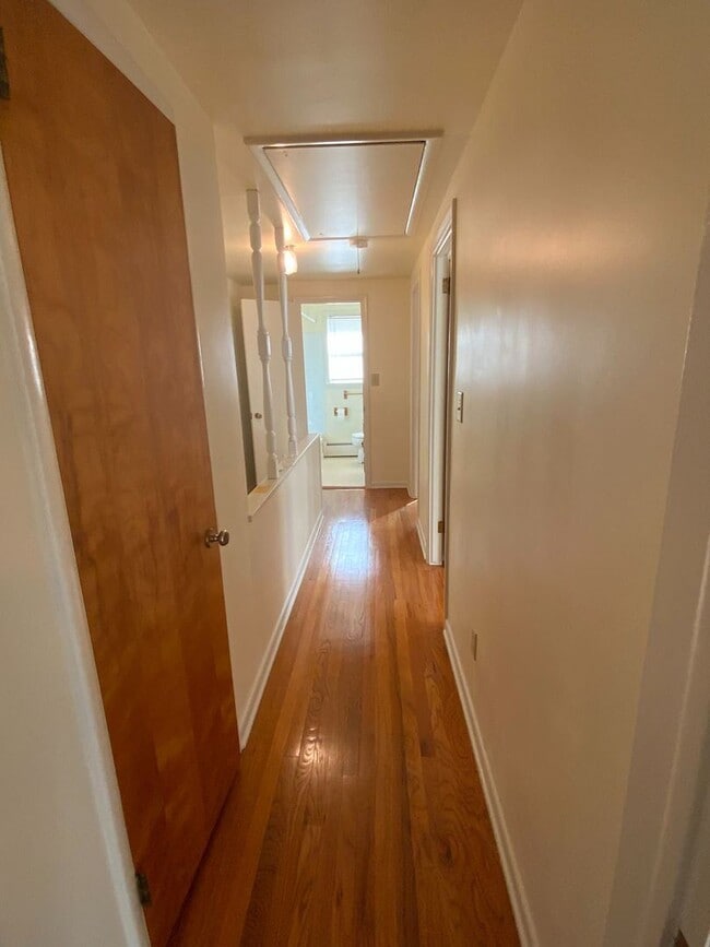 Building Photo - 3 br, 1 bath House - 518 E HIGH ST