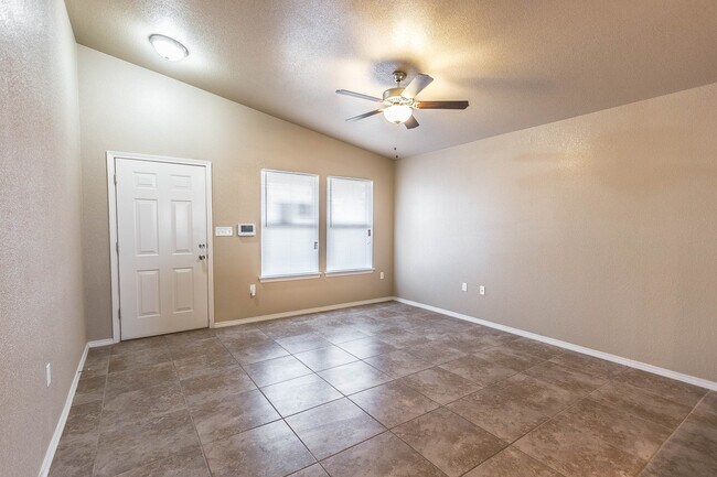 Building Photo - Charming 3 bedroom, 2 bath home in Northea...