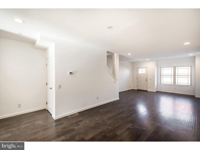 Building Photo - 1004 Fairmount Ave
