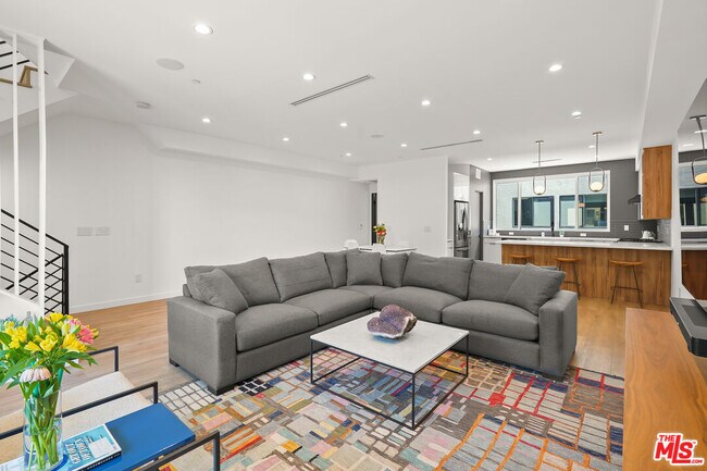 Foto del edificio - 926 N Ridgewood Pl
