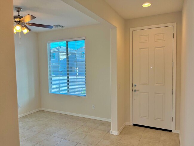 Foto del edificio - Home in Litchfield Park at Canyon Views! 2 MASTER SUITES!