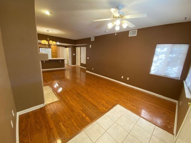 Building Photo - 3327 Erva St