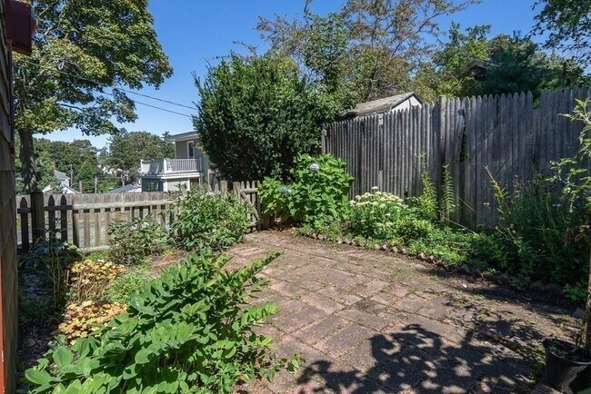 Building Photo - 14 Nicholson Hill Rd
