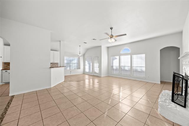 Foto del edificio - 2217 Trickling Creek Dr