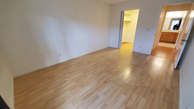 Foto del edificio - 39931 Cedar Blvd