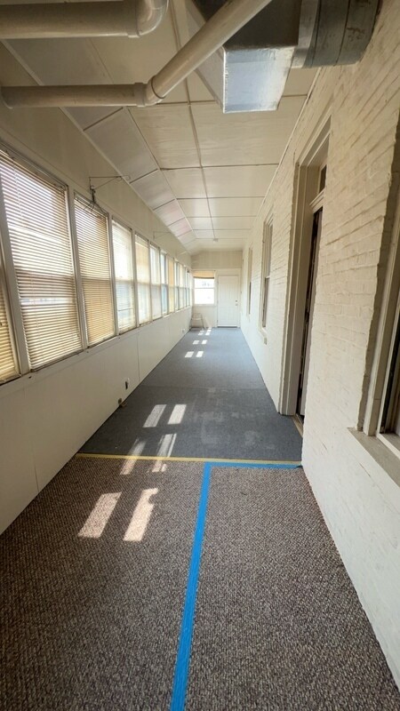 Foto del edificio - 228 N Duke St