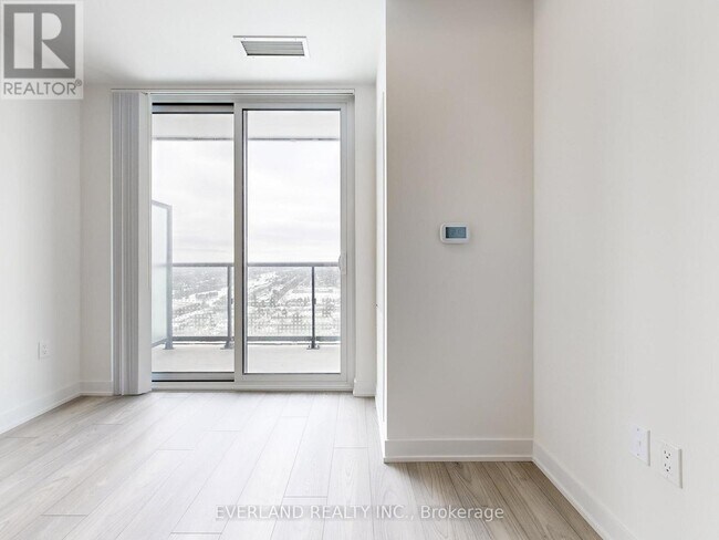 Photo du bâtiment - 5858 Yonge St