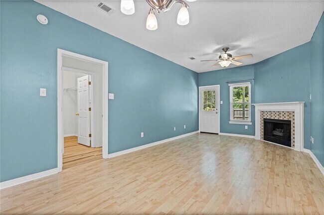 Foto del edificio - 732 Willow Bridge Dr W