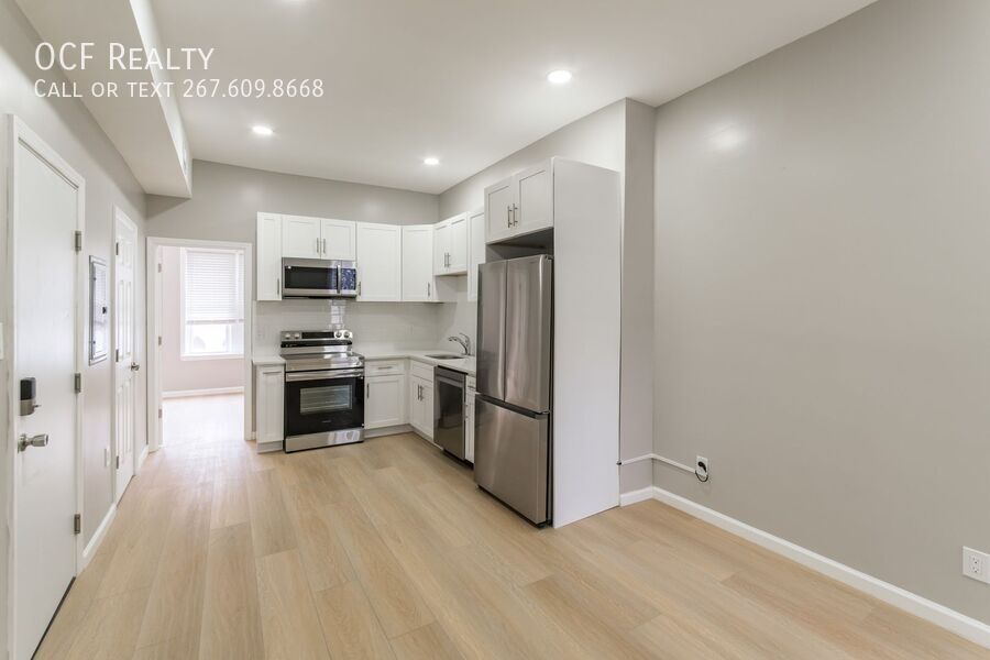 Foto principal - 2827 W Girard Ave