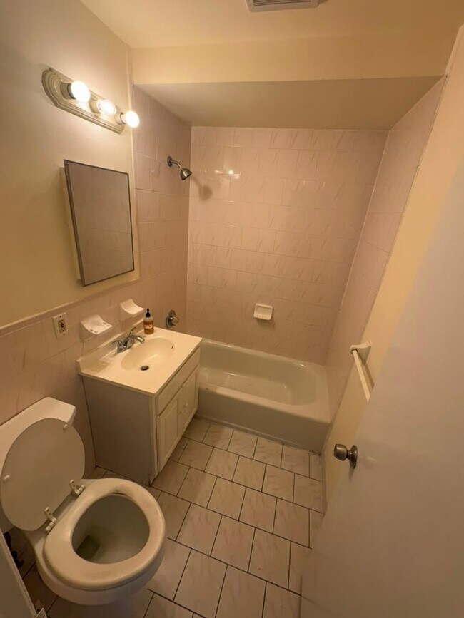 Foto del edificio - 185 Valentine Ln