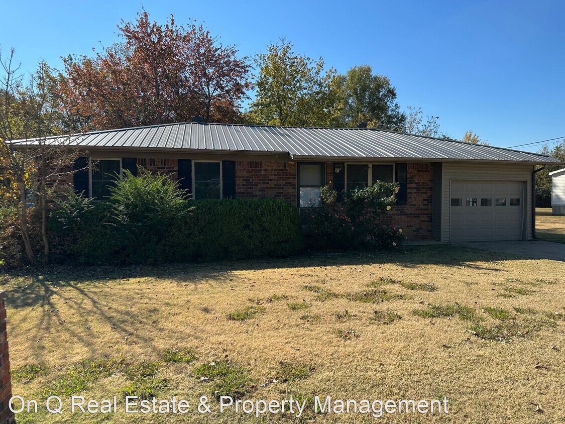 Primary Photo - 3 br, 1 bath House - 102 Brooks