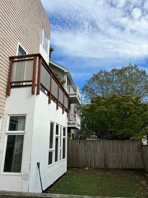 Building Photo - 222 Hurley St
