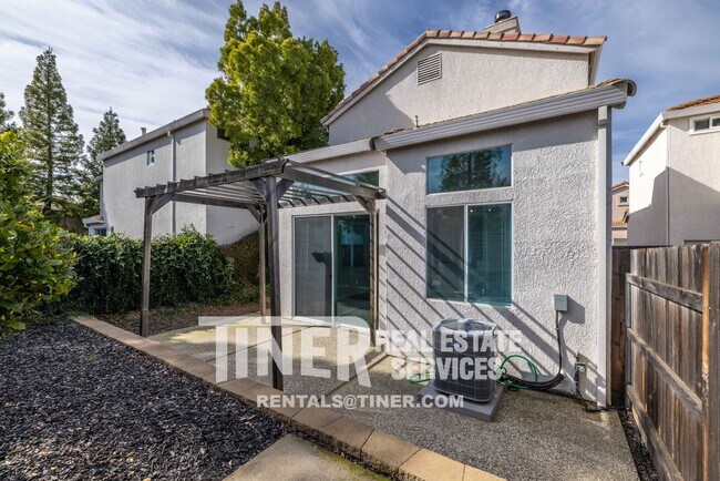 Foto del edificio - Oak Villa Beautifully Maintained Folsom Ho...