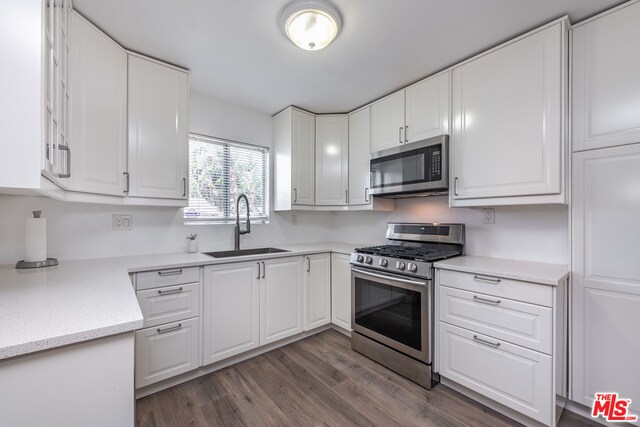 Building Photo - 741 E Nutwood St