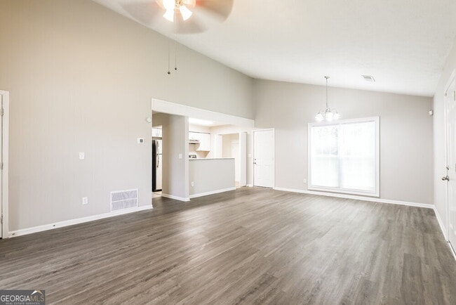 Foto del edificio - 9512 Forest Knoll Dr
