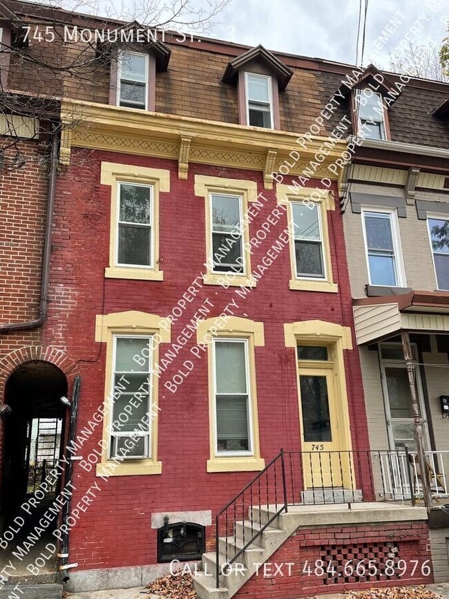 Building Photo - 745 Monument St