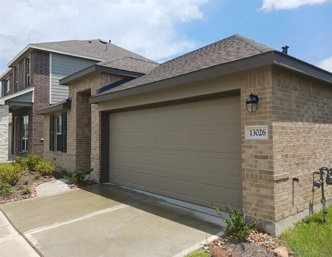 Building Photo - 13026 Rowan Grn Dr