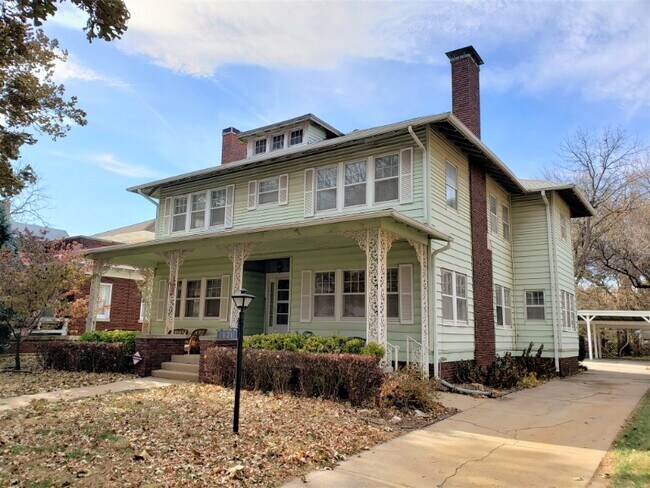Foto del edificio - 921 N Spaulding Ave