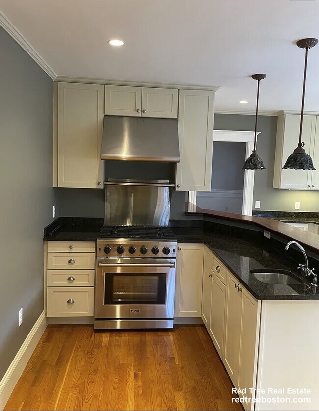 Building Photo - 36 Gerald Rd