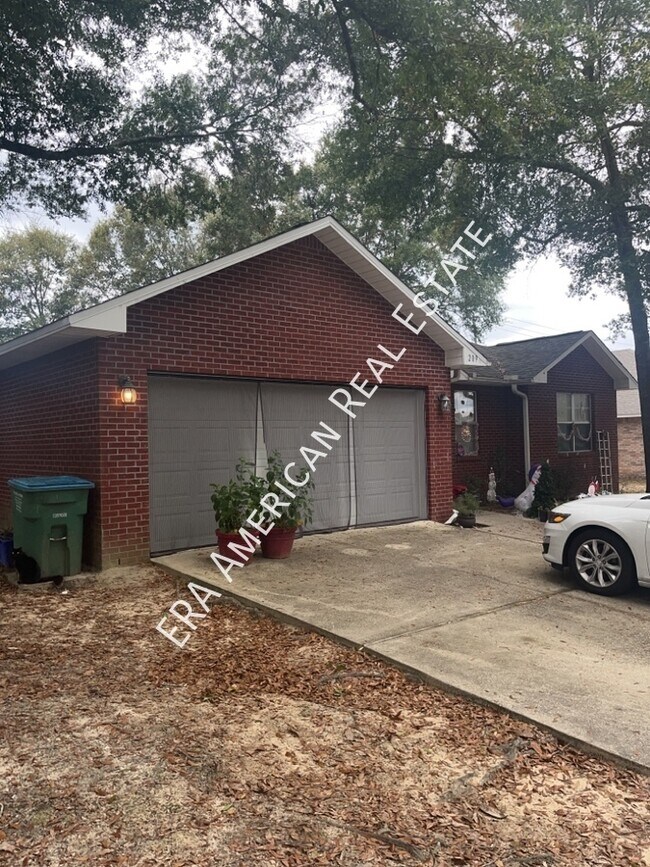 Building Photo - 209 Warrior St